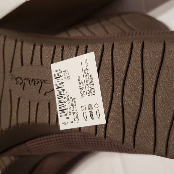 CLARKS New PETULA Wedge SlipOn Pump Perforated Leather  Comfort Shoes Women 10 W - Picture 12 of 16